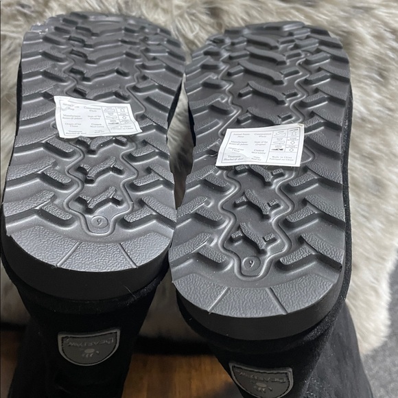 BearPaw Women's Black Reverse Lace-up Boots NWT - Picture 16 of 16